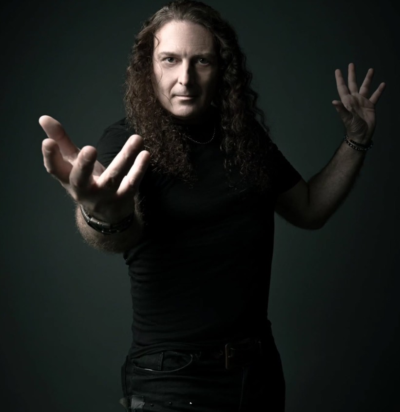 Angra y Fabio Lione se separan
