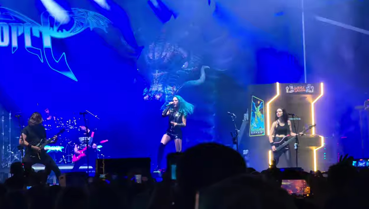 Primer concierto de Alissa con Dragonforce