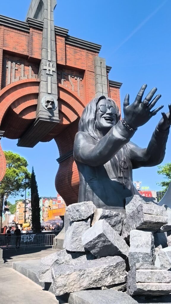 Monumento a Ozzy en el Hellfest