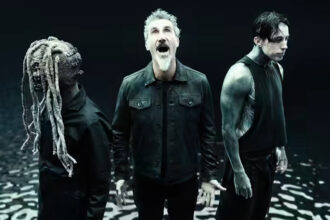 Corey Taylor y Serj Tankian, con Falling in Reverse